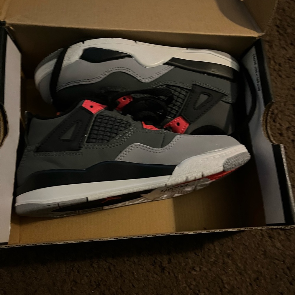 Brand new Nike Jordan infrared 4 never worn